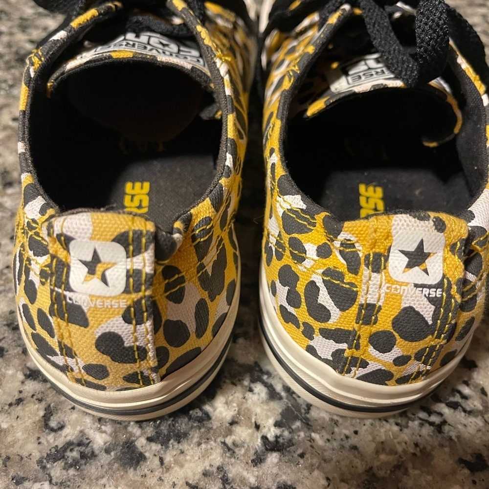Converse Sneakers Vintage in Yellow and Black Leopard Print - Picture 6 of 10